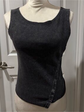 Black Ribbed Snap-Detail Tank